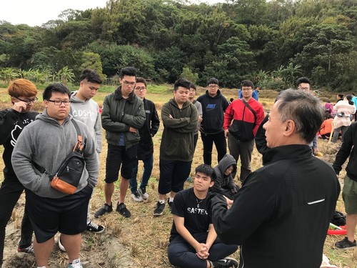 學生與社區代表進行活動心得分享與回饋。圖片